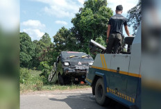 Diduga Ngantuk saat Mengemudi, Pickup L 300 Nyemplung ke Sungai Enim