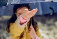 Jangan Larang Anak Mandi Hujan, ini Manfaat Hujan untuk Kesehatan Anak-anak, Orang Tua Wajib Tahu!