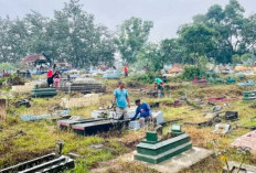 Warga Talang Jawa Gotong Royong Bersihkan Makam Sambut Bulan Suci Ramadhan