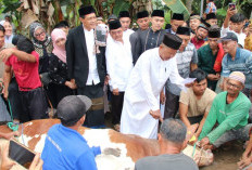 Bupati Pimpin Salat Id di Kampung Halaman dan Serahkan Hewan Kurban Presiden Prabowo 