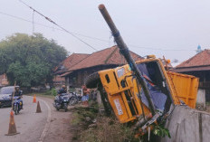 Truk Batubara Kembali Seruduk Pagar Rumah Warga