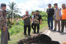 PJ Bupati Muara Enim Upayakan Perbaikan Jalan Amblas di Desa Panang Jaya Secepat Mungkin 