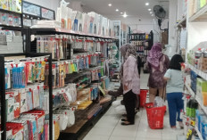 Sepatu dan Tas Diserbu, Seragam Sekolah Sepi Pembeli
