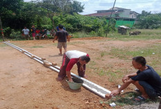 Gotong Royong Bangun Lapangan Voli