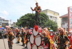 Drumband Canka Sriwijaya Meriahkan Karnaval Budaya dan Mobil Hias Muara Enim