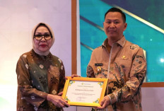 Pj. Bupati Muara Enim Terima Penghargaan Kemenkes RI atas Dukungan Pengembangan Tenaga Medis dan Kesehatan 