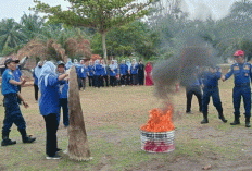 Petugas Kesehatan Diberi Ketrampilan Pemadaman Api Ringan