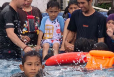 7 Cara Mengajari Anak Berenang Yang Aman