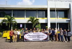 Dukung Kebersihan Lingkungan, PTBA Serahkan 9 Unit Gerobak Sampah untuk Warga Ring 1 Kertapati