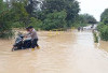 Sungai Birek Meluap, Akses Jalan Desa Gumawang Terendam