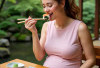 4 Alasan Mengapa Ibu Hamil Tidak Boleh Makan Makanan Mentah Seperti Sushi