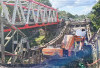 55 Tahun Bertahan! Jembatan Tua Muara Lawai Roboh, 4 Truk Batubara Terperosok ke Sungai 