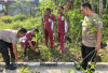 Polsek Rambang Tanam 50 Pohon Wujud Kepedulian Lingkungan
