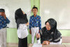 Pantau Tumbuh Kembang Siswa, Siswa MTS Ukur Tinggi dan Berat Badan